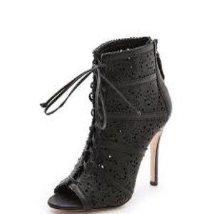 Alice & Olivia Leather Lace Up Peep Toe Heels Size (EU38)   (US8.5).